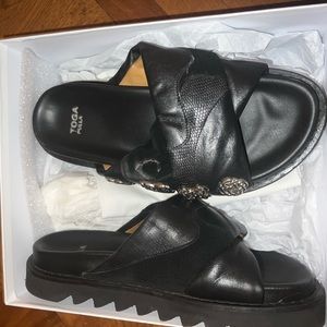 Toga Pulla exclusive slides